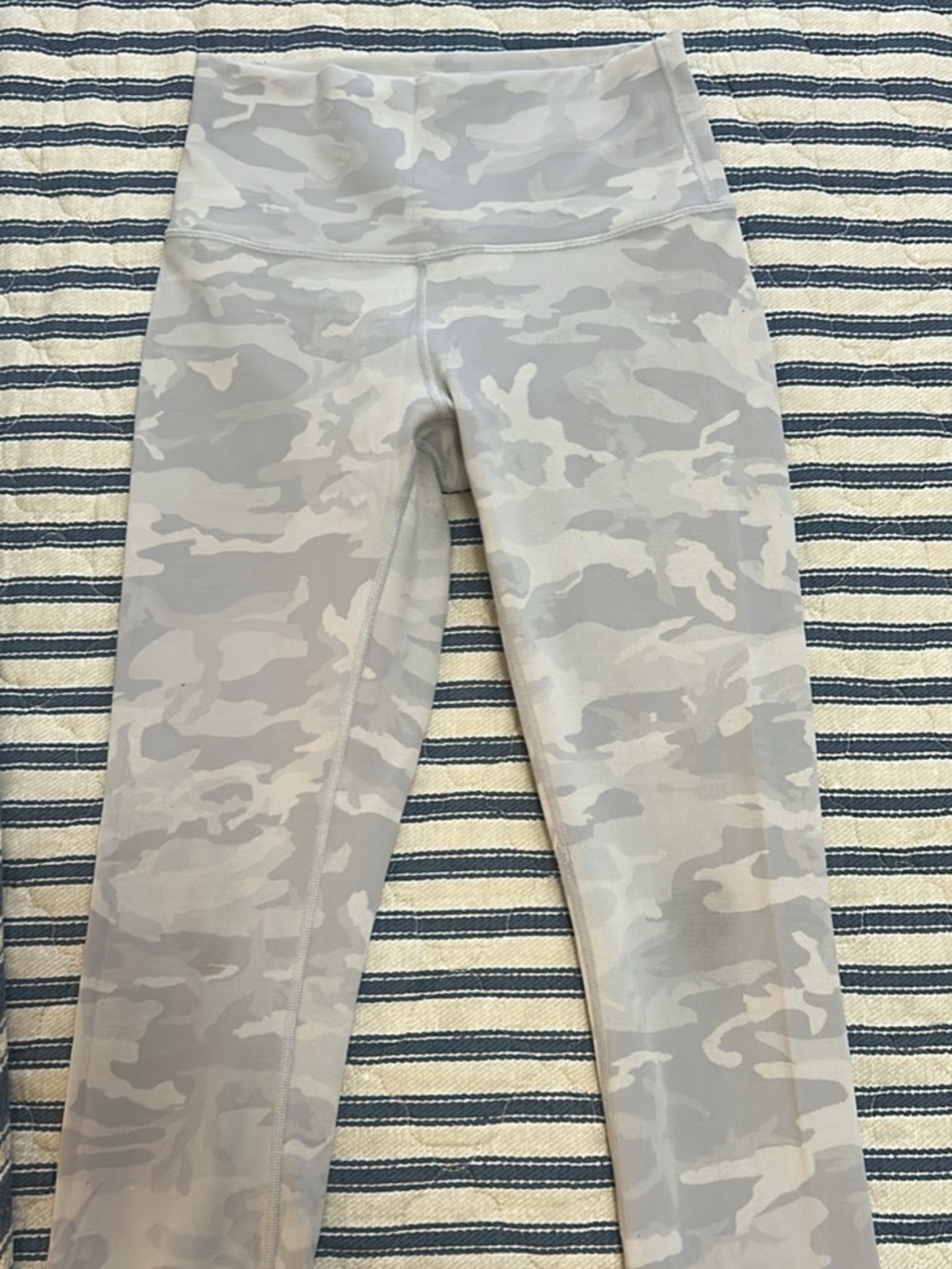 lululemon athletica High-Rise Camo Leggings - Light Gray/White